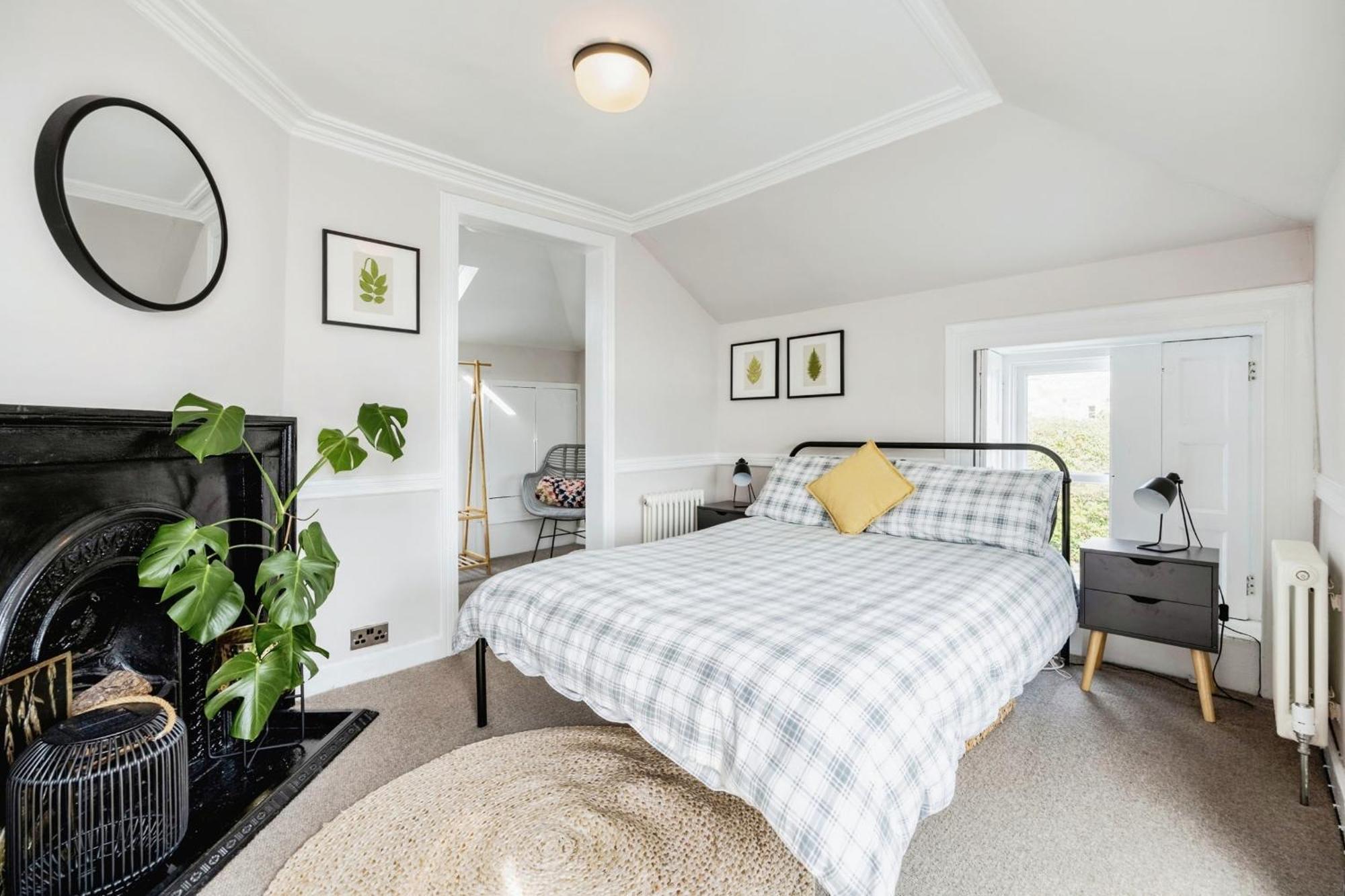 Cosy Lochside Cottage With Mountain And Sea Views Clynder 외부 사진