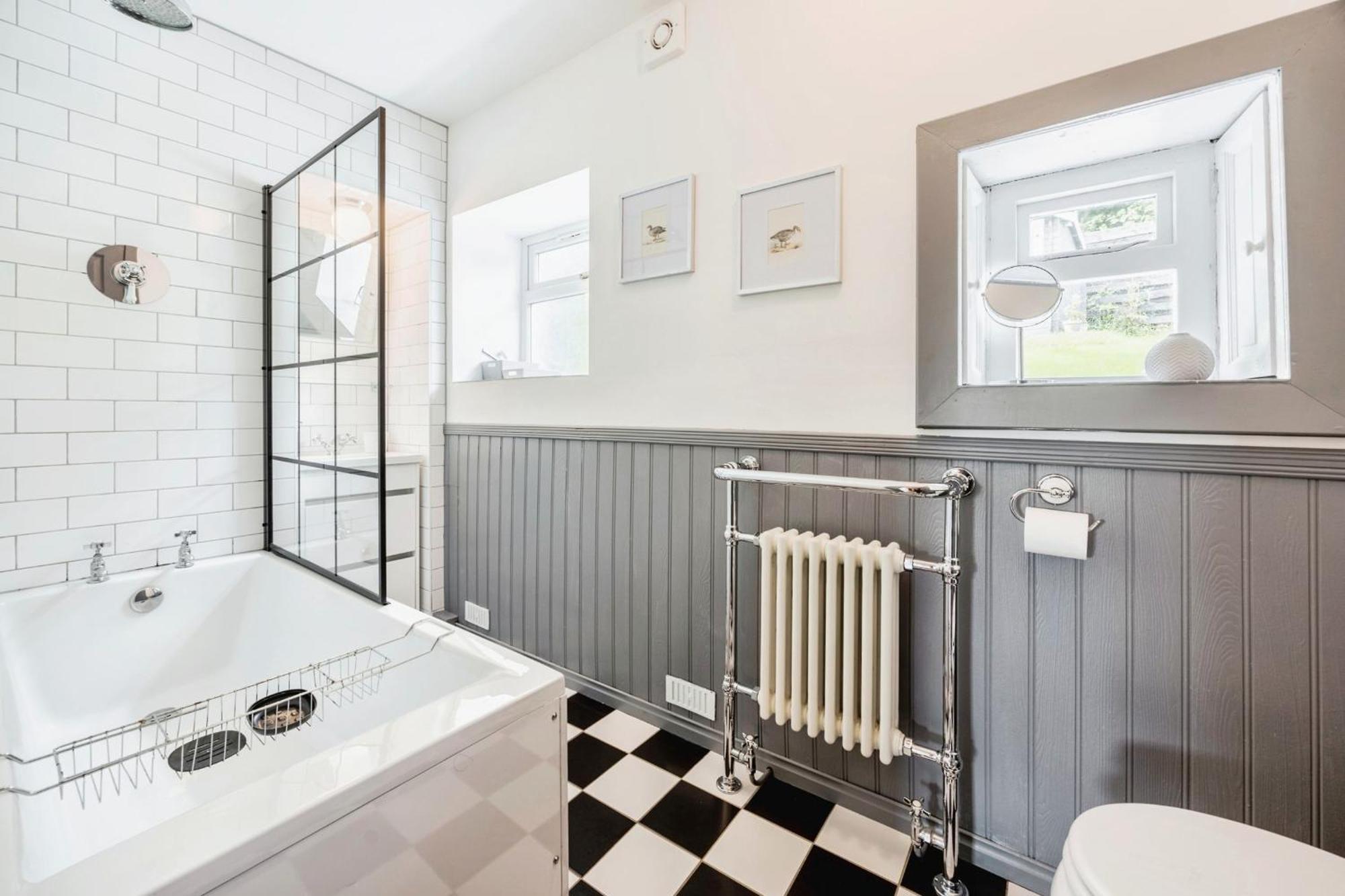 Cosy Lochside Cottage With Mountain And Sea Views Clynder 외부 사진