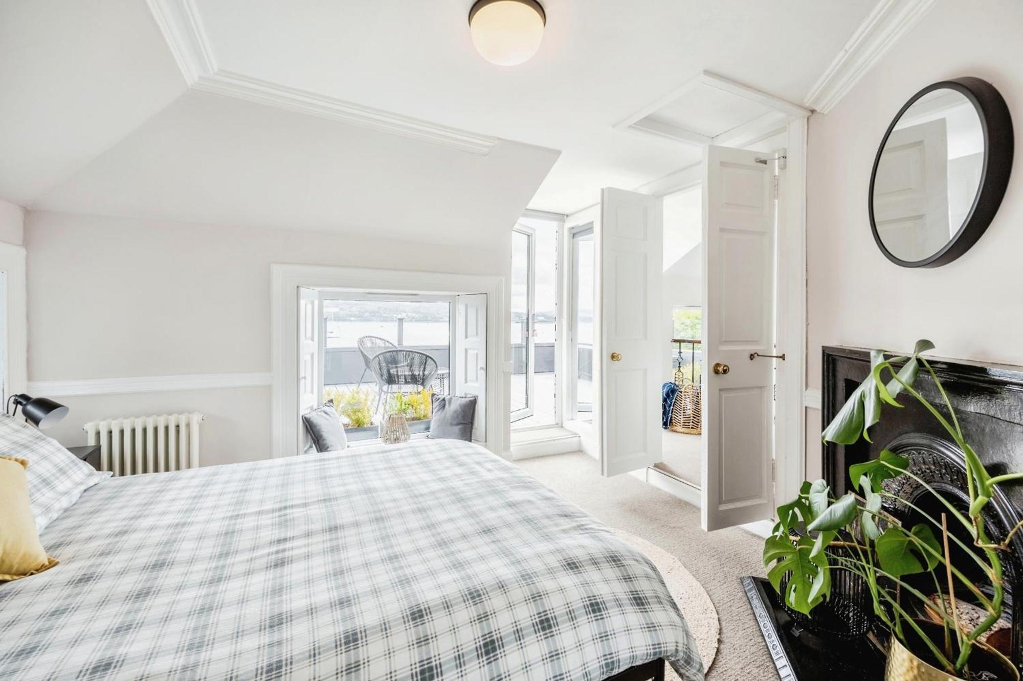 Cosy Lochside Cottage With Mountain And Sea Views Clynder 외부 사진