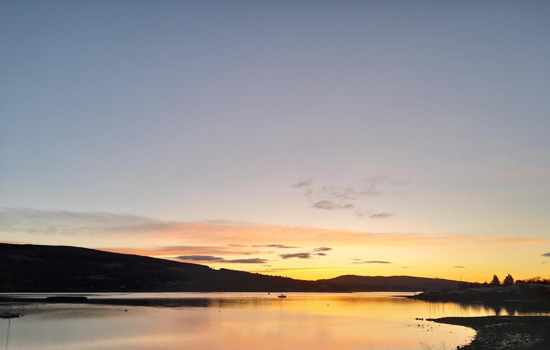 Cosy Lochside Cottage With Mountain And Sea Views Clynder 외부 사진