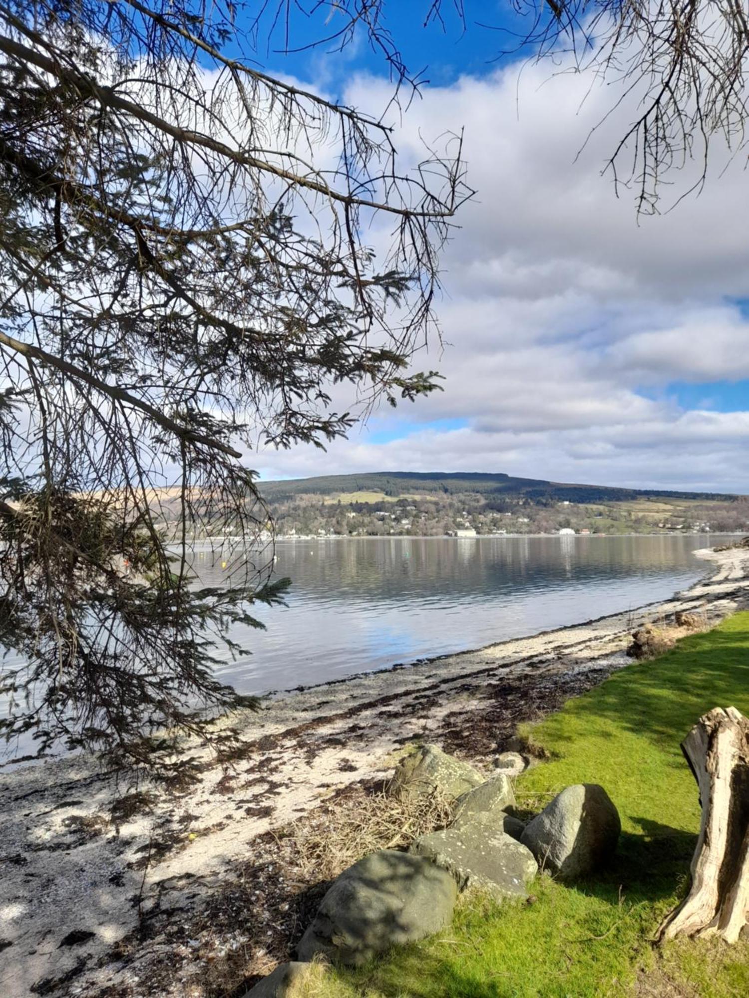 Cosy Lochside Cottage With Mountain And Sea Views Clynder 외부 사진